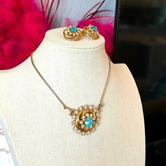 Vintage Flower Metal Pendant- Brooch with Matching Earrings - Picture 3 of 11